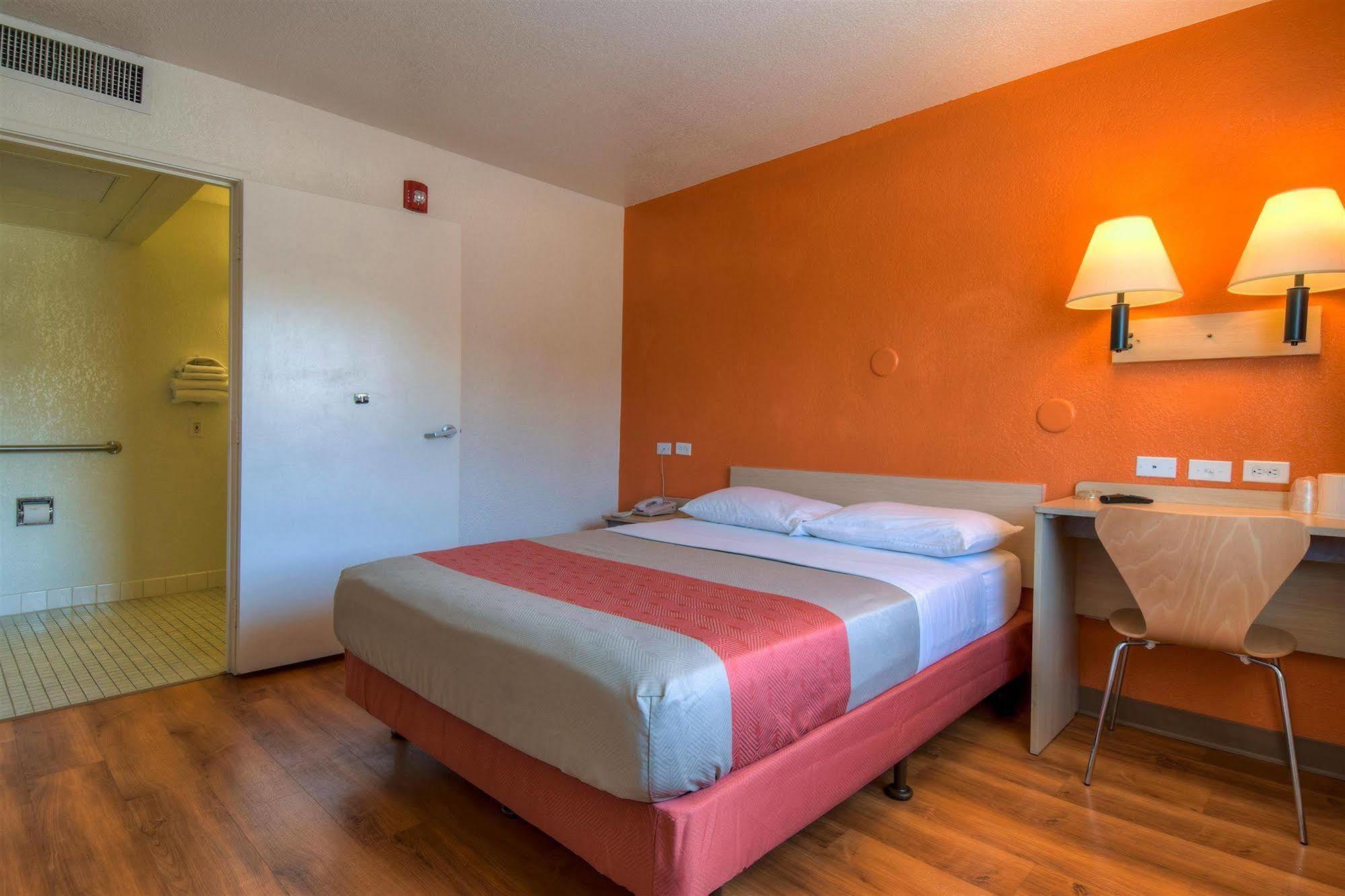 Motel 6-Jurupa Valley, Ca - Riverside West Екстер'єр фото