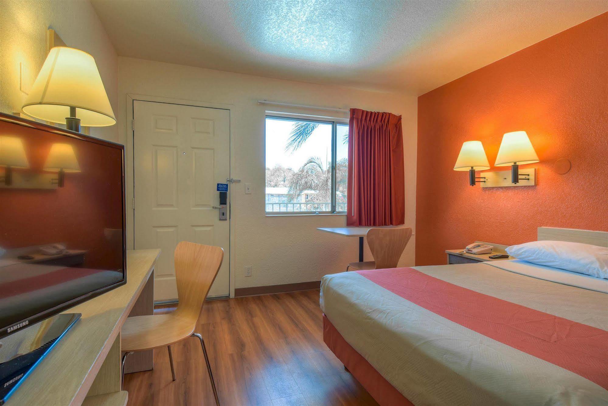 Motel 6-Jurupa Valley, Ca - Riverside West Екстер'єр фото