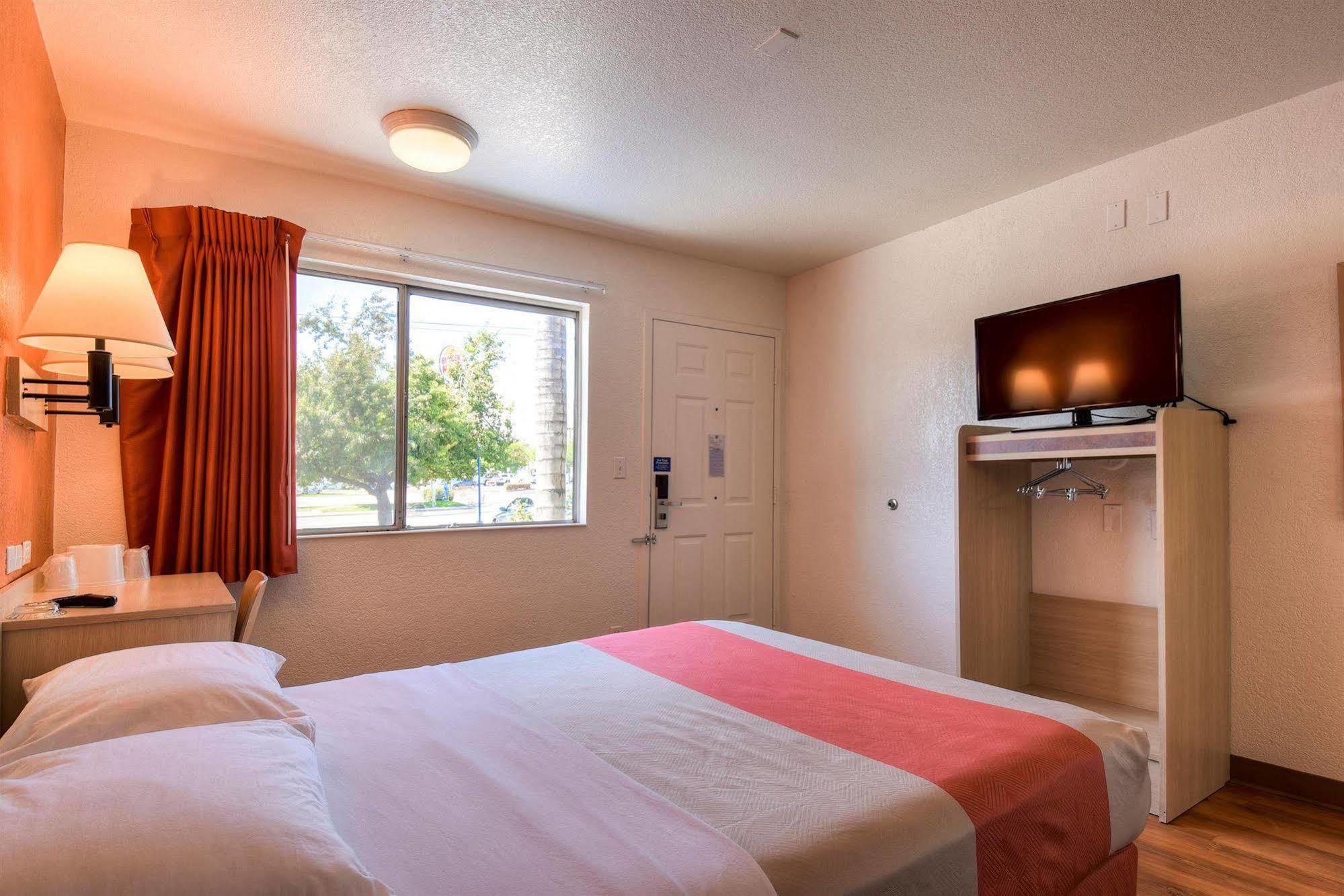 Motel 6-Jurupa Valley, Ca - Riverside West Екстер'єр фото