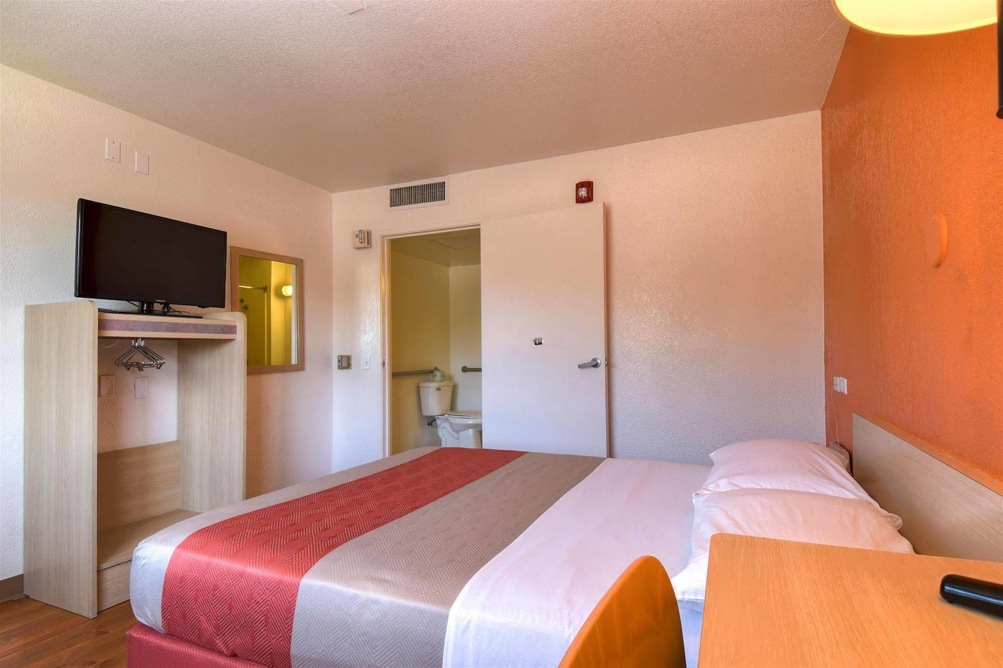 Motel 6-Jurupa Valley, Ca - Riverside West Екстер'єр фото