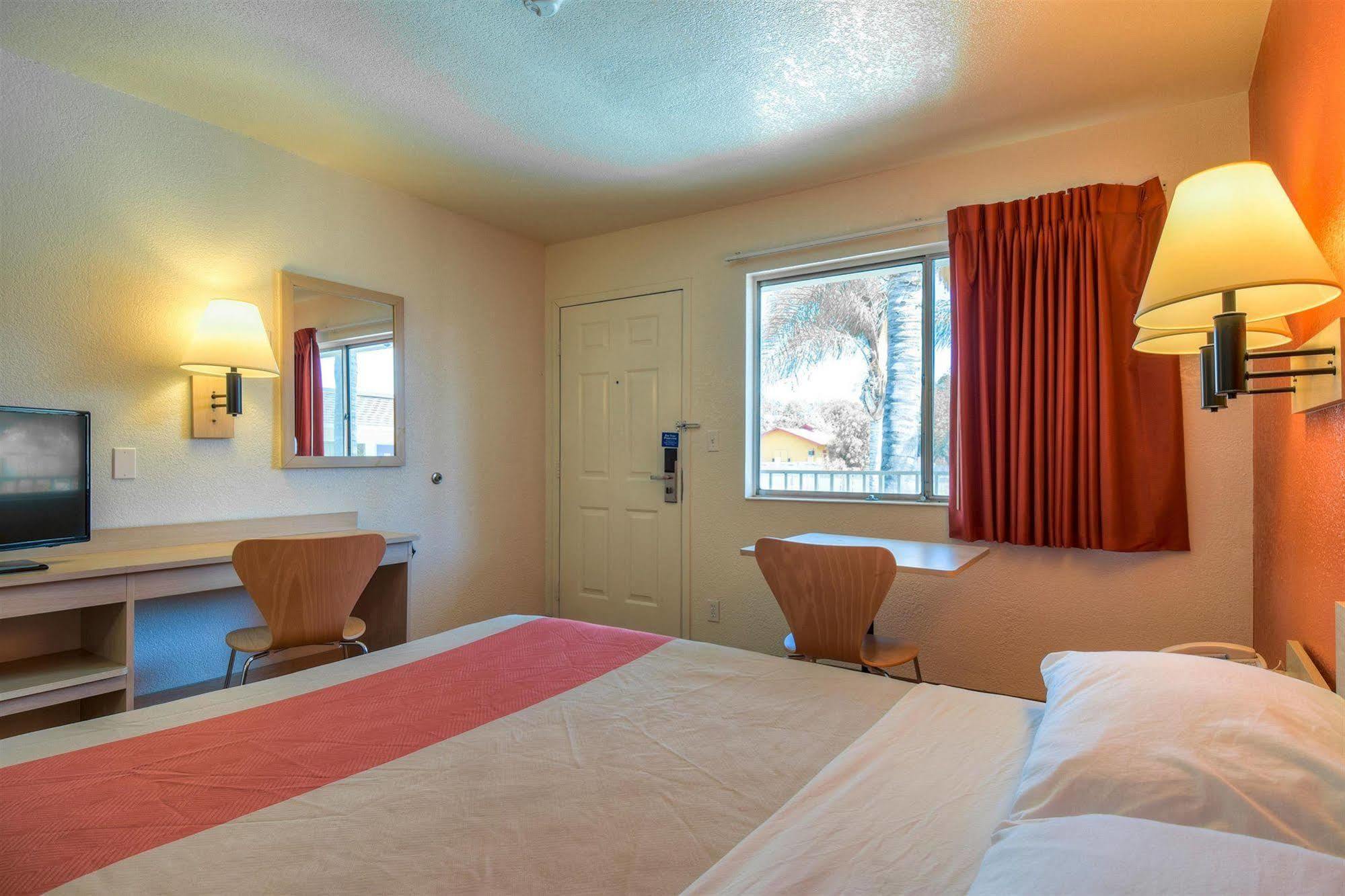 Motel 6-Jurupa Valley, Ca - Riverside West Екстер'єр фото
